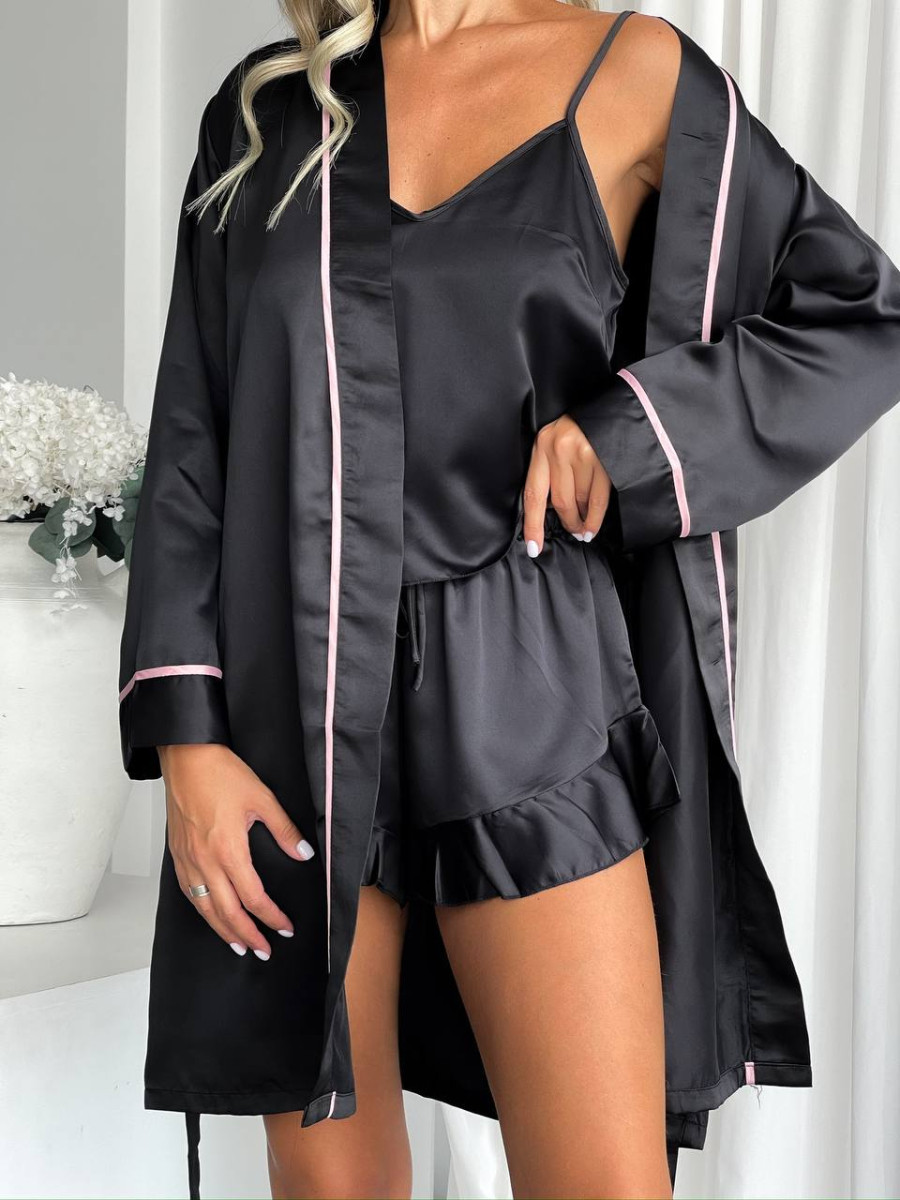 Розкішний чорний шовковий халат та спокуслива піжамка