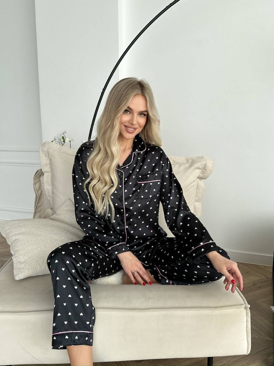 Чорна шовкова піжама з сердечками