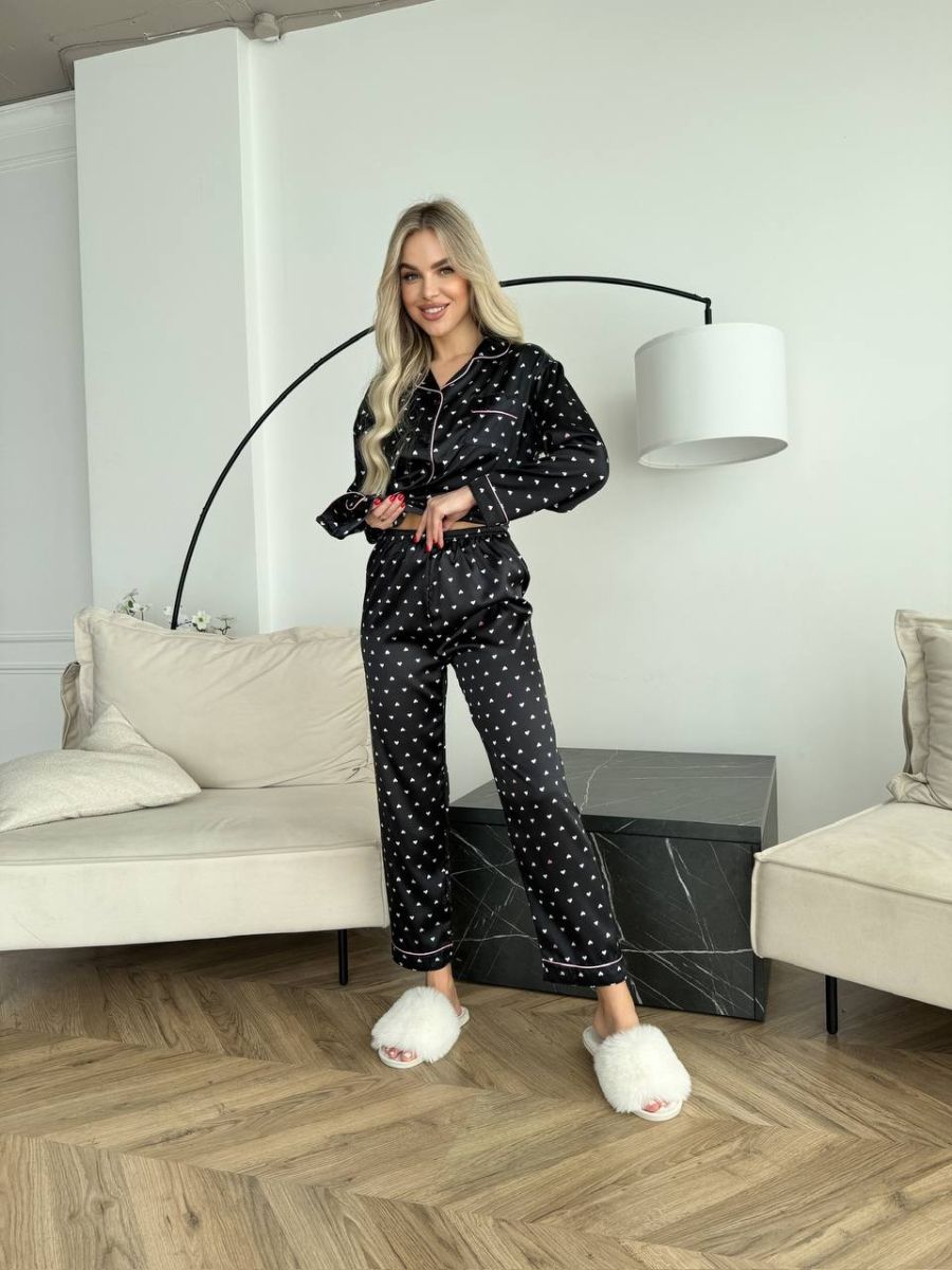 Чорна шовкова піжама з сердечками