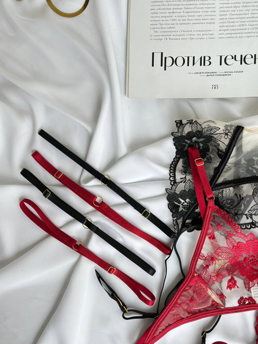 Чорний комплект з вишивкою та підв’язками