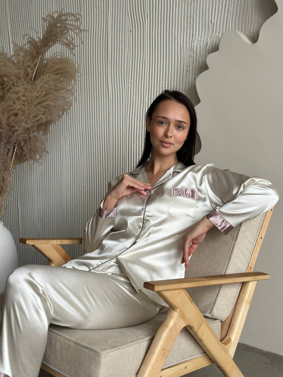 Класична молочна шовкова піжама на ґудзиках