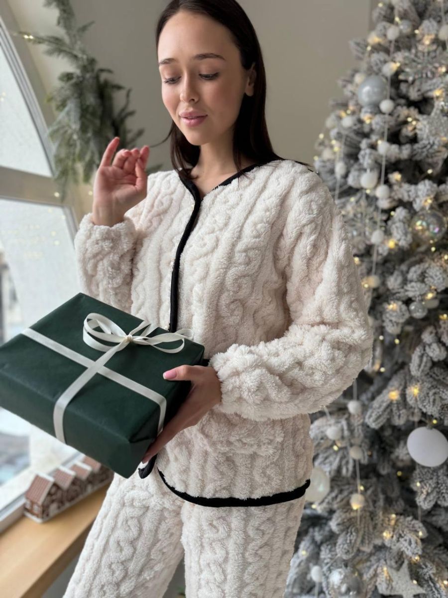 Махрова тепла піжамка на ґудзиках