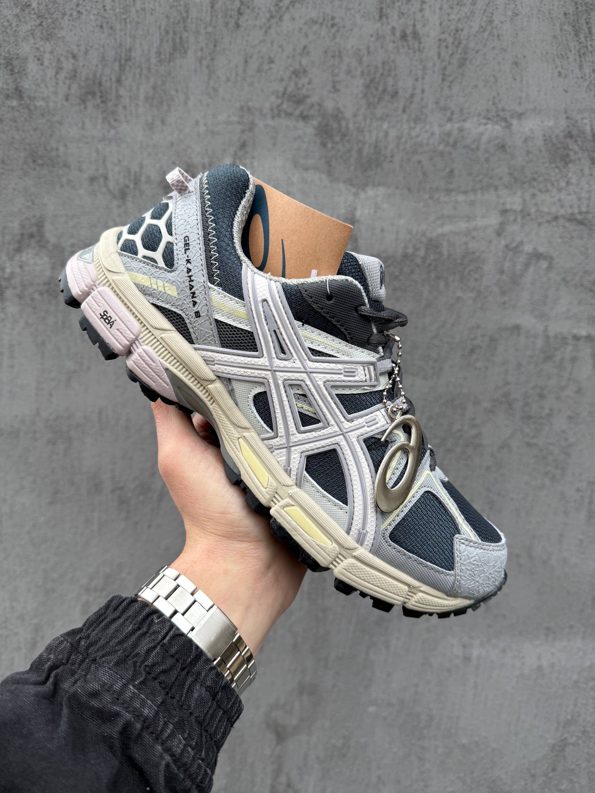 Asics Gel Kahana 8 Black Grey