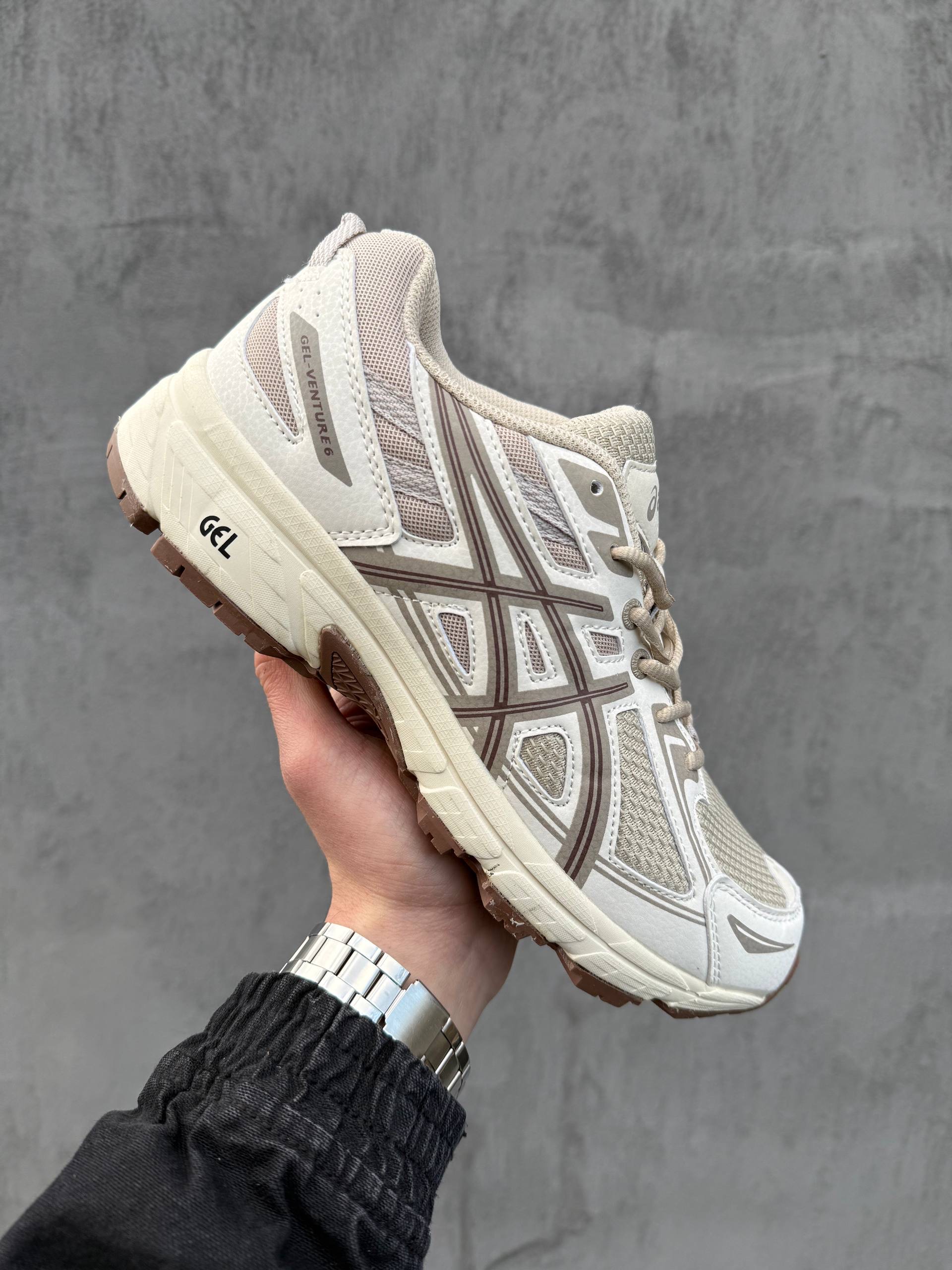 Asics Gel Venture 6 Beige