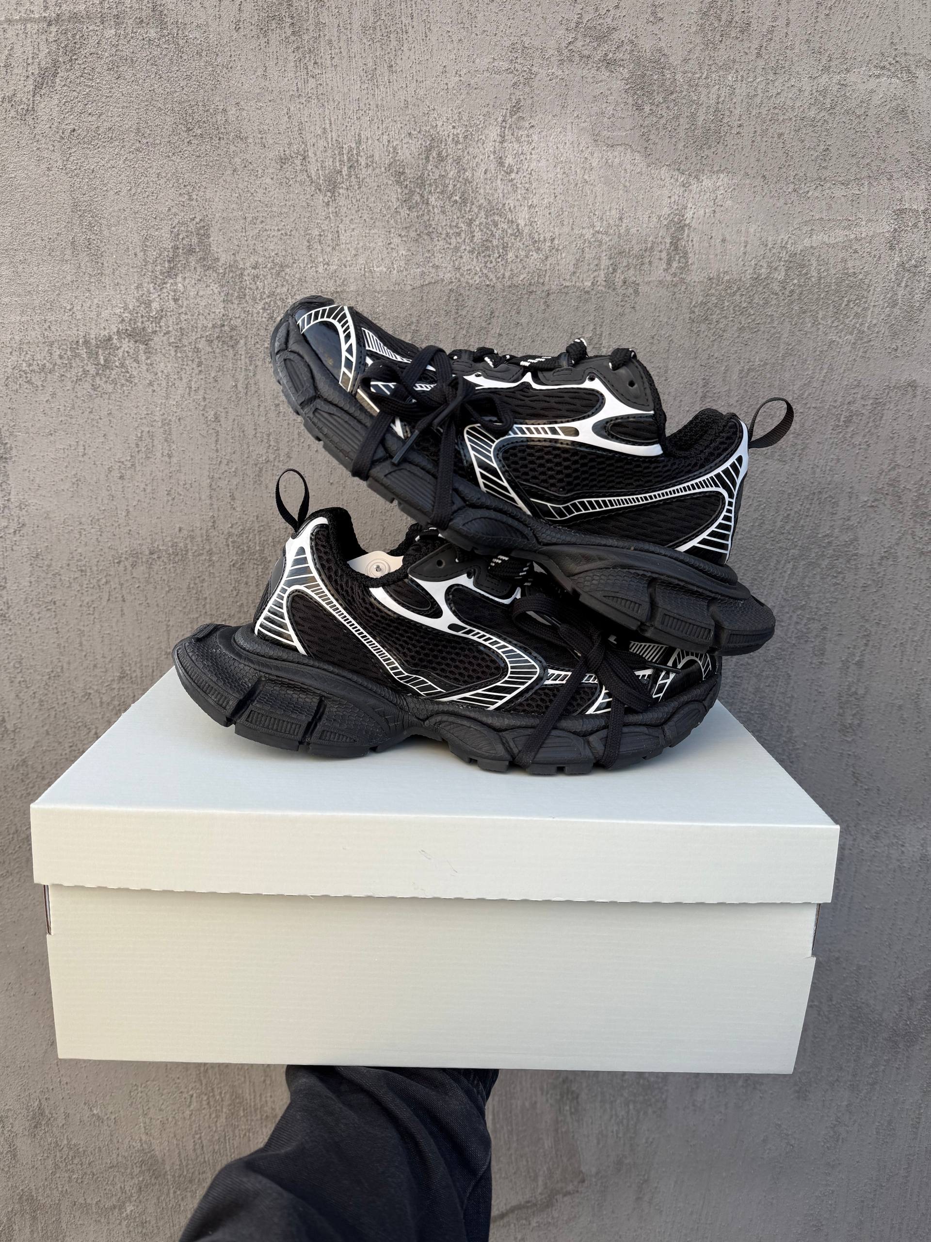 Balenciaga 3XL Black/White