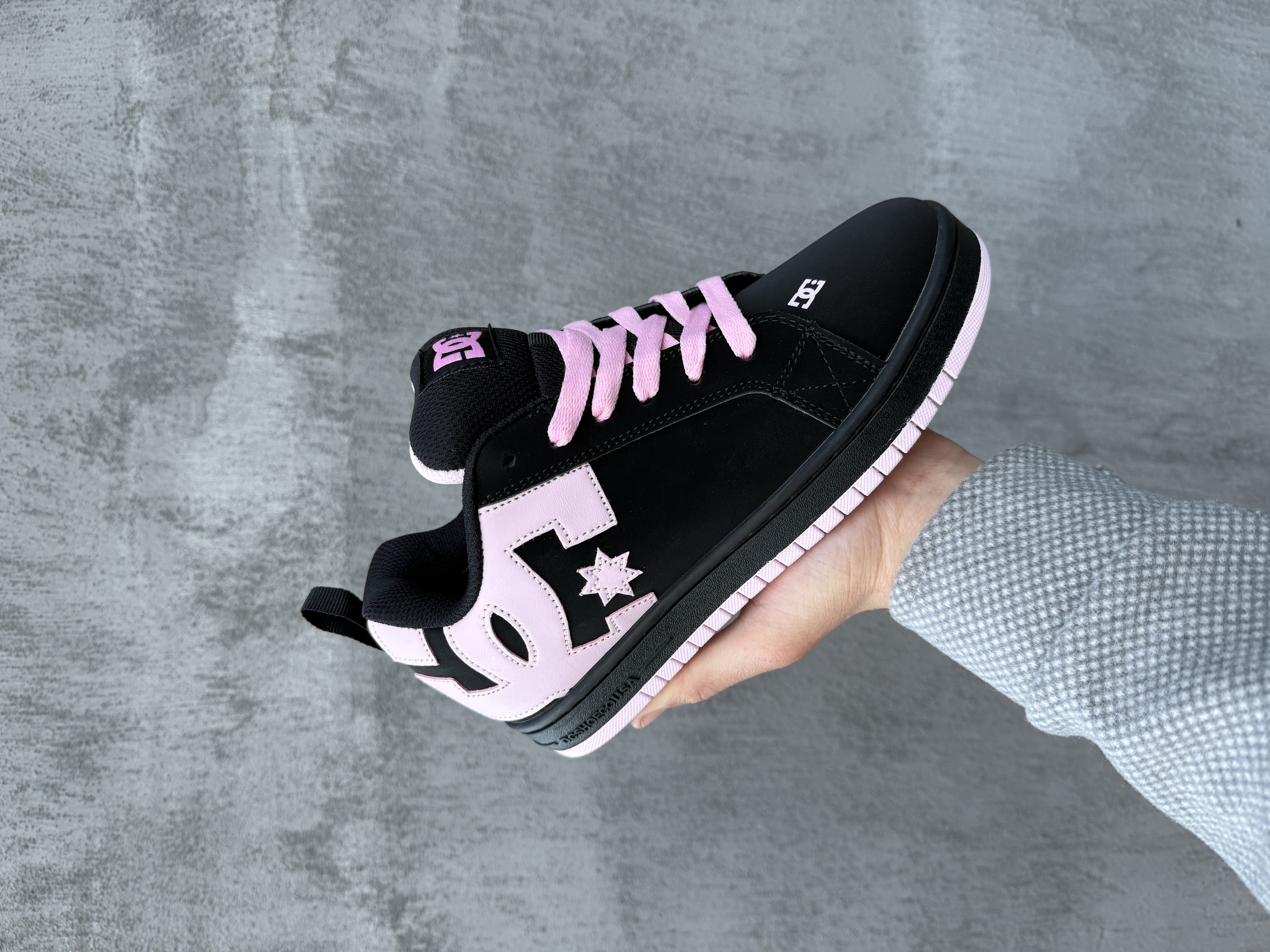 DC Court Graffik Black Pink