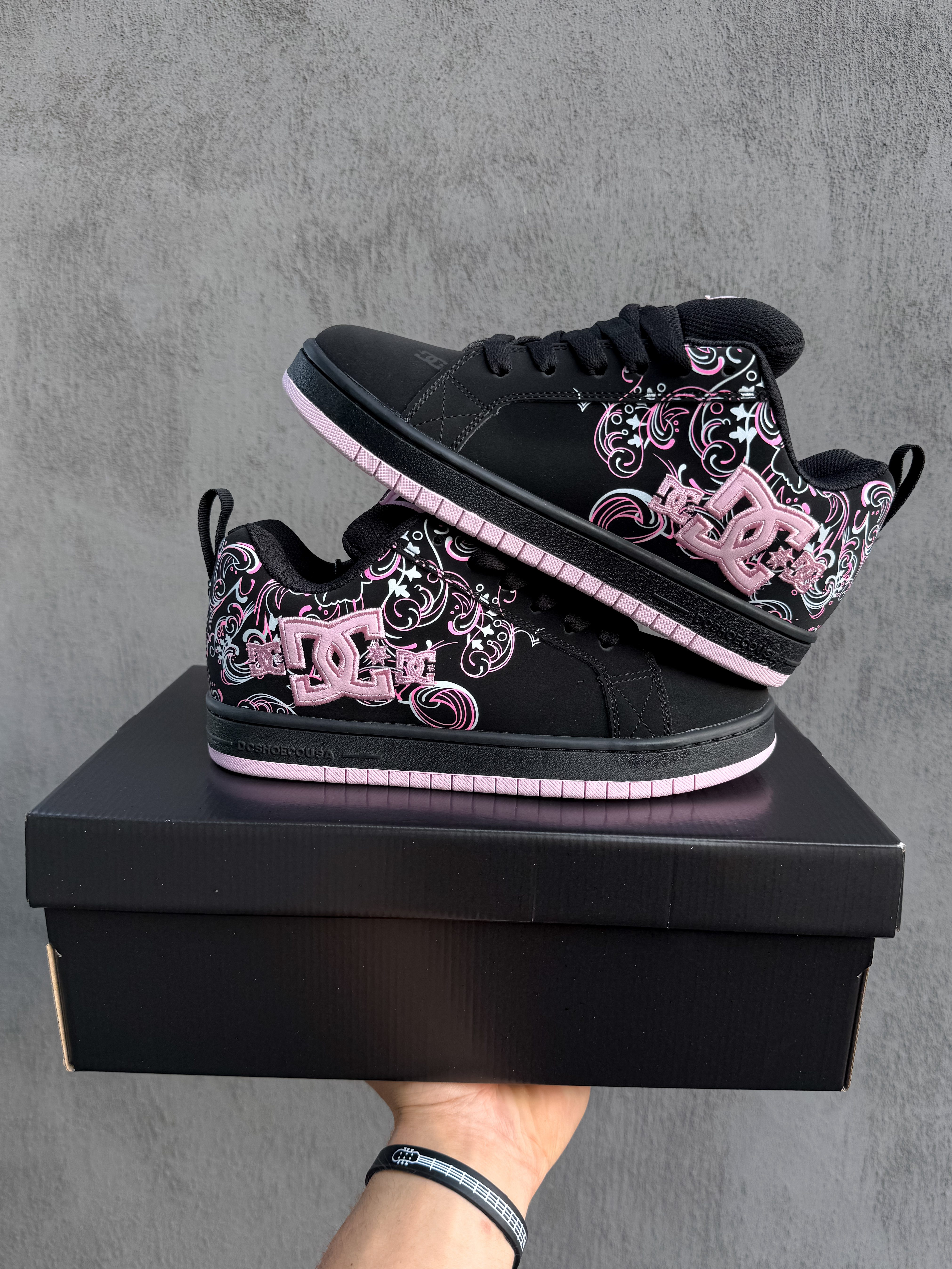 DC Court Graffik Black Pink Sabbath
