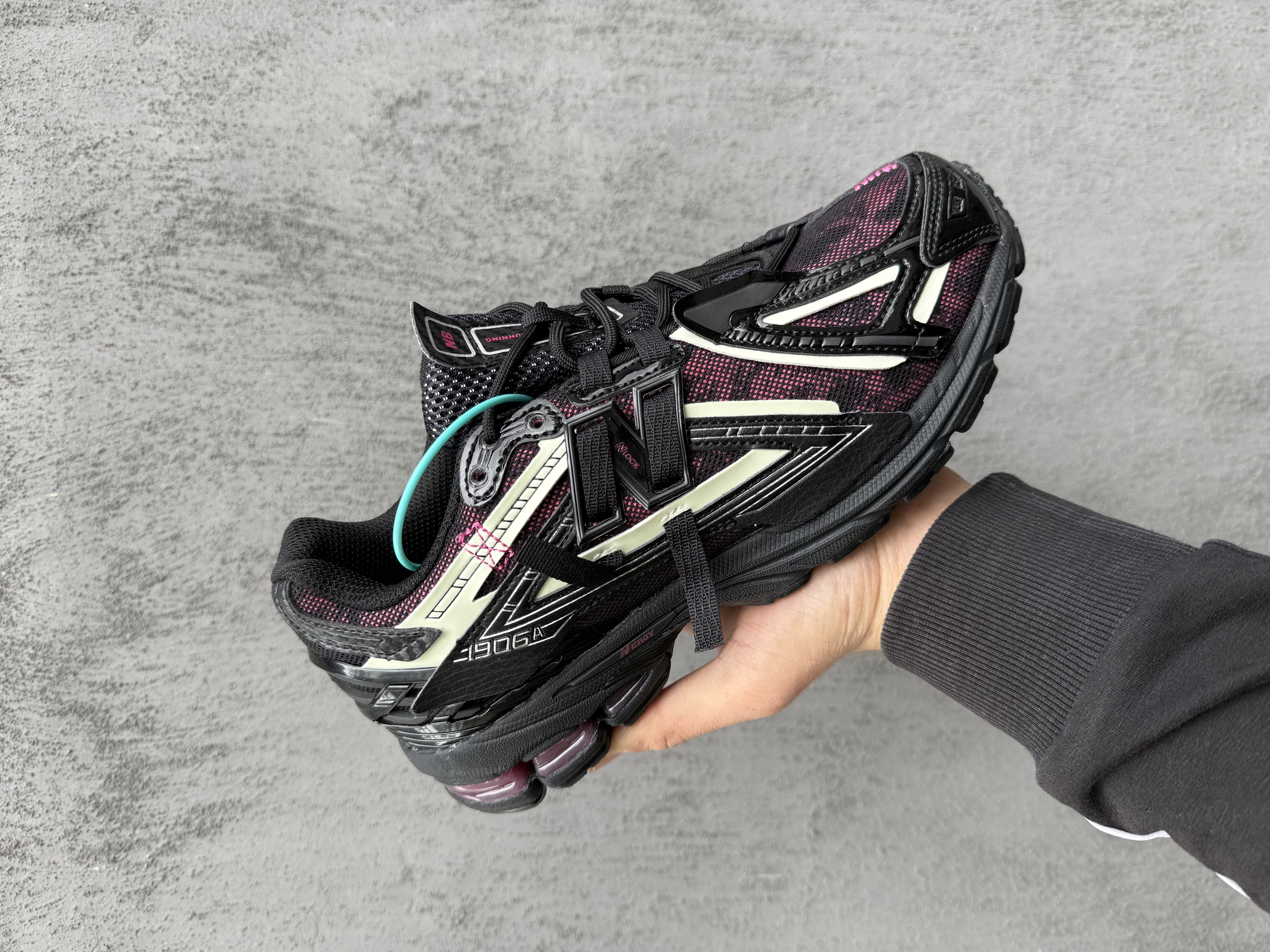 New Balance 1906A «Dragon Berry»