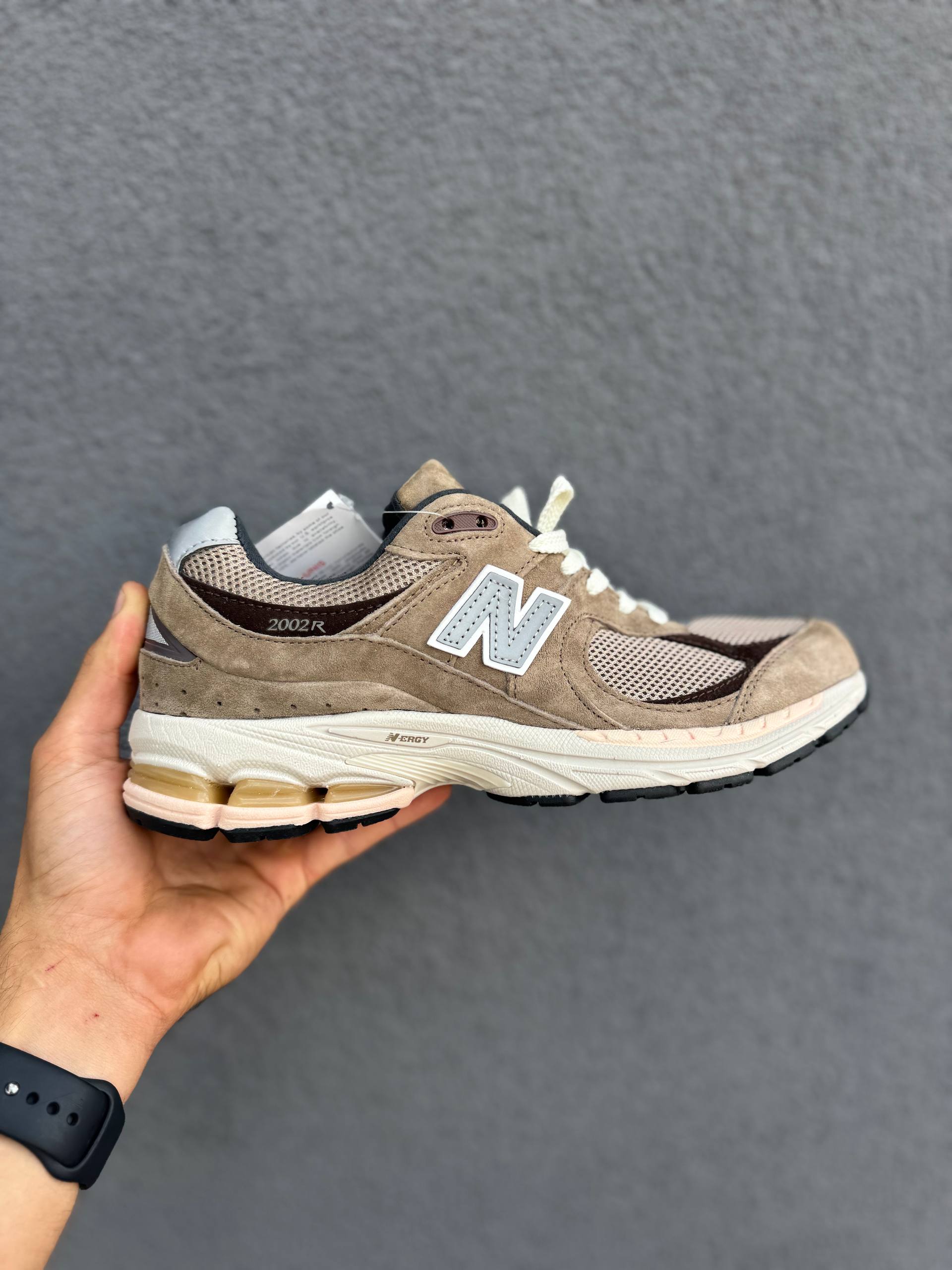 New Balance 2002R «Cake»