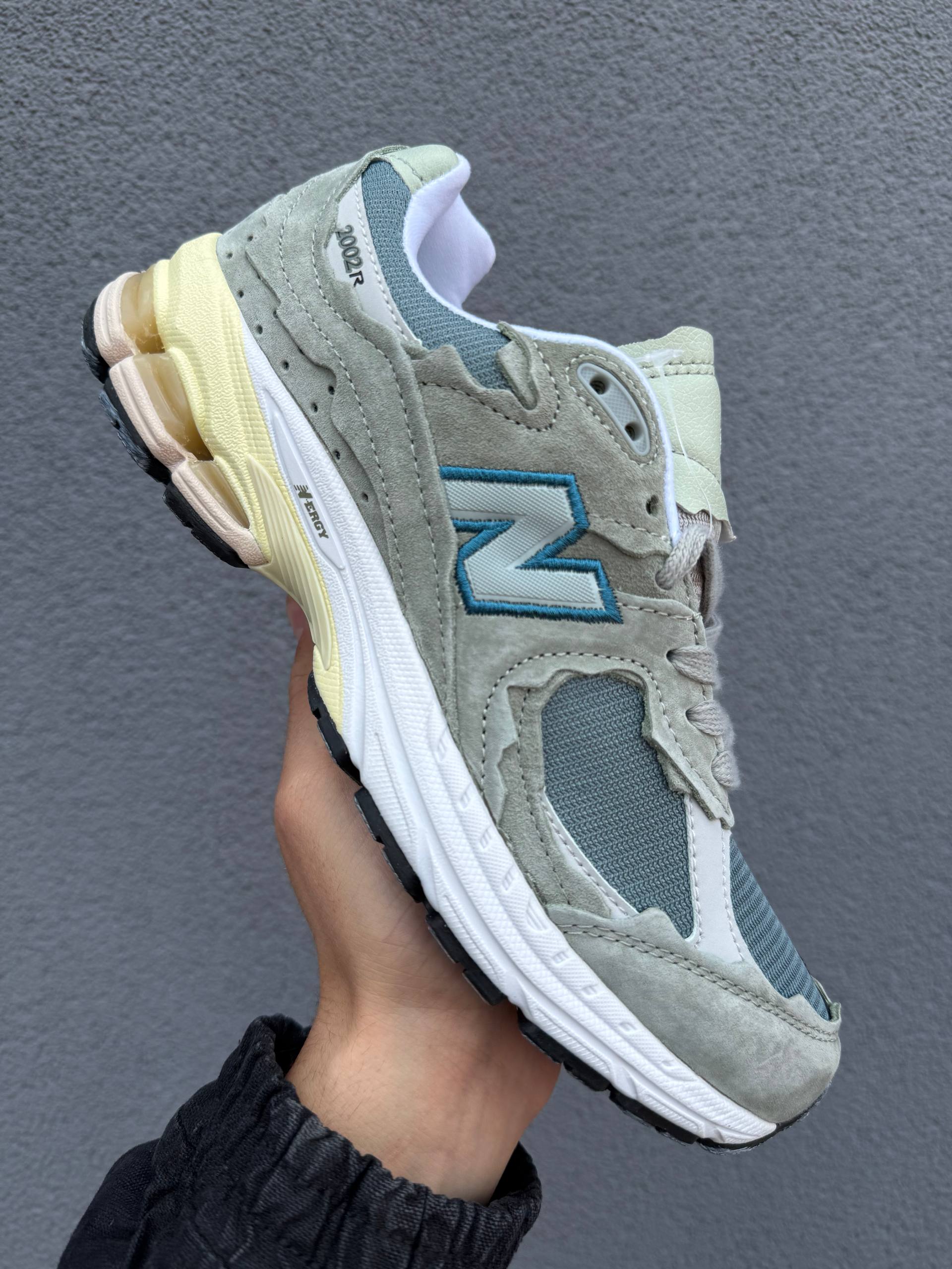 New Balance 2002R «Mirage Grey»
