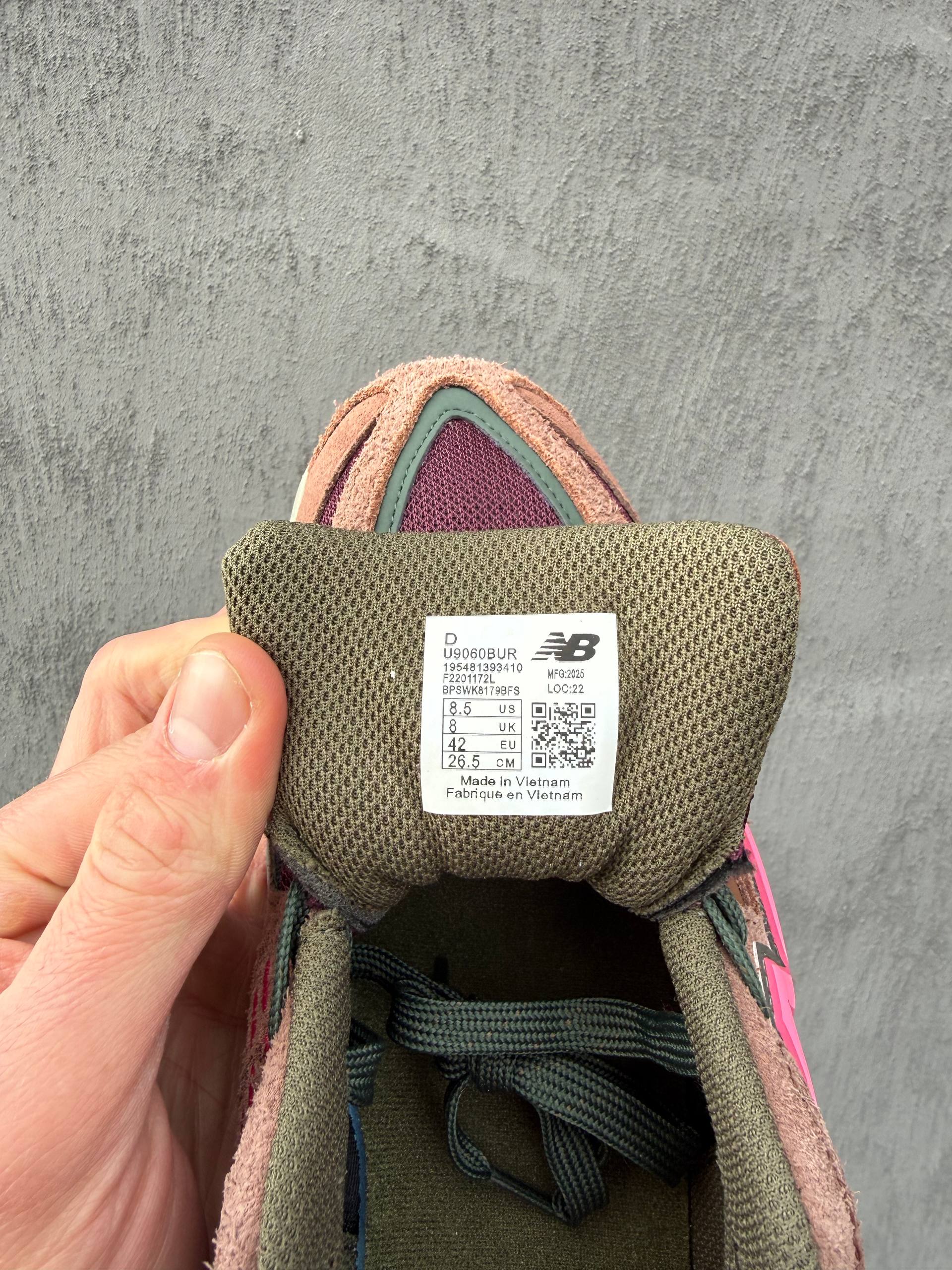 New Balance 9060 «Burgundy Pink»
