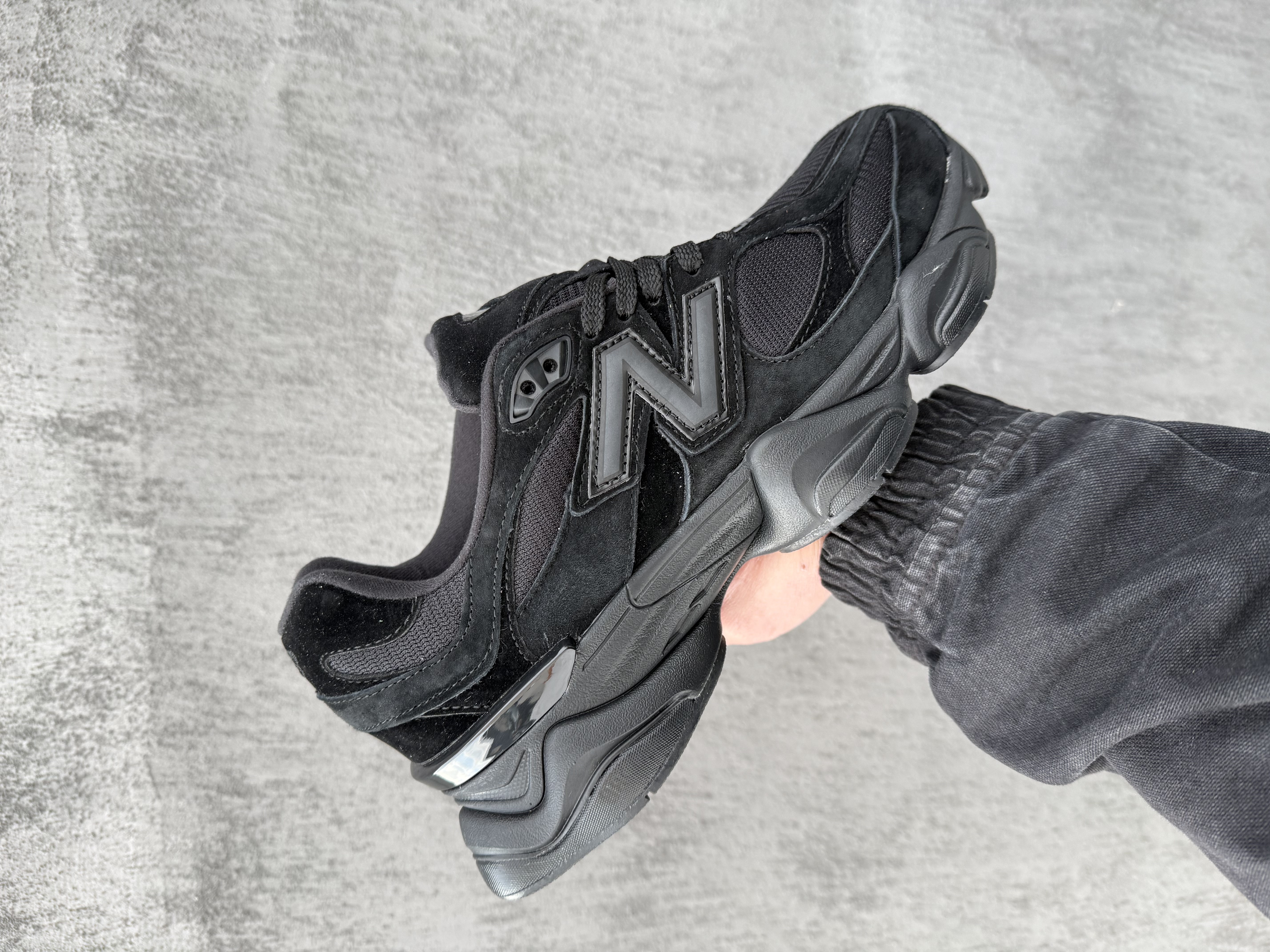 New Balance 9060 «Triple Black»
