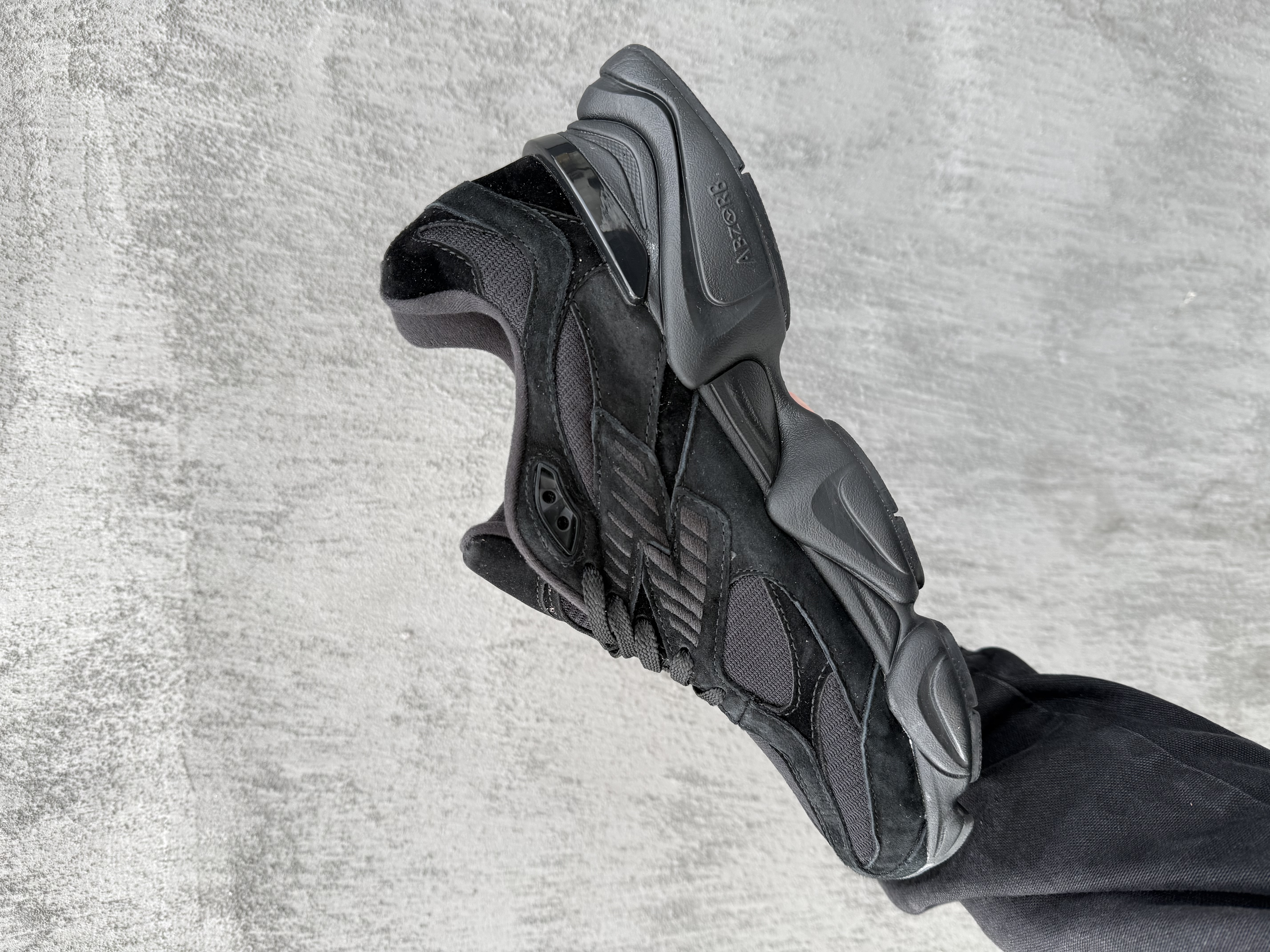 New Balance 9060 «Triple Black»