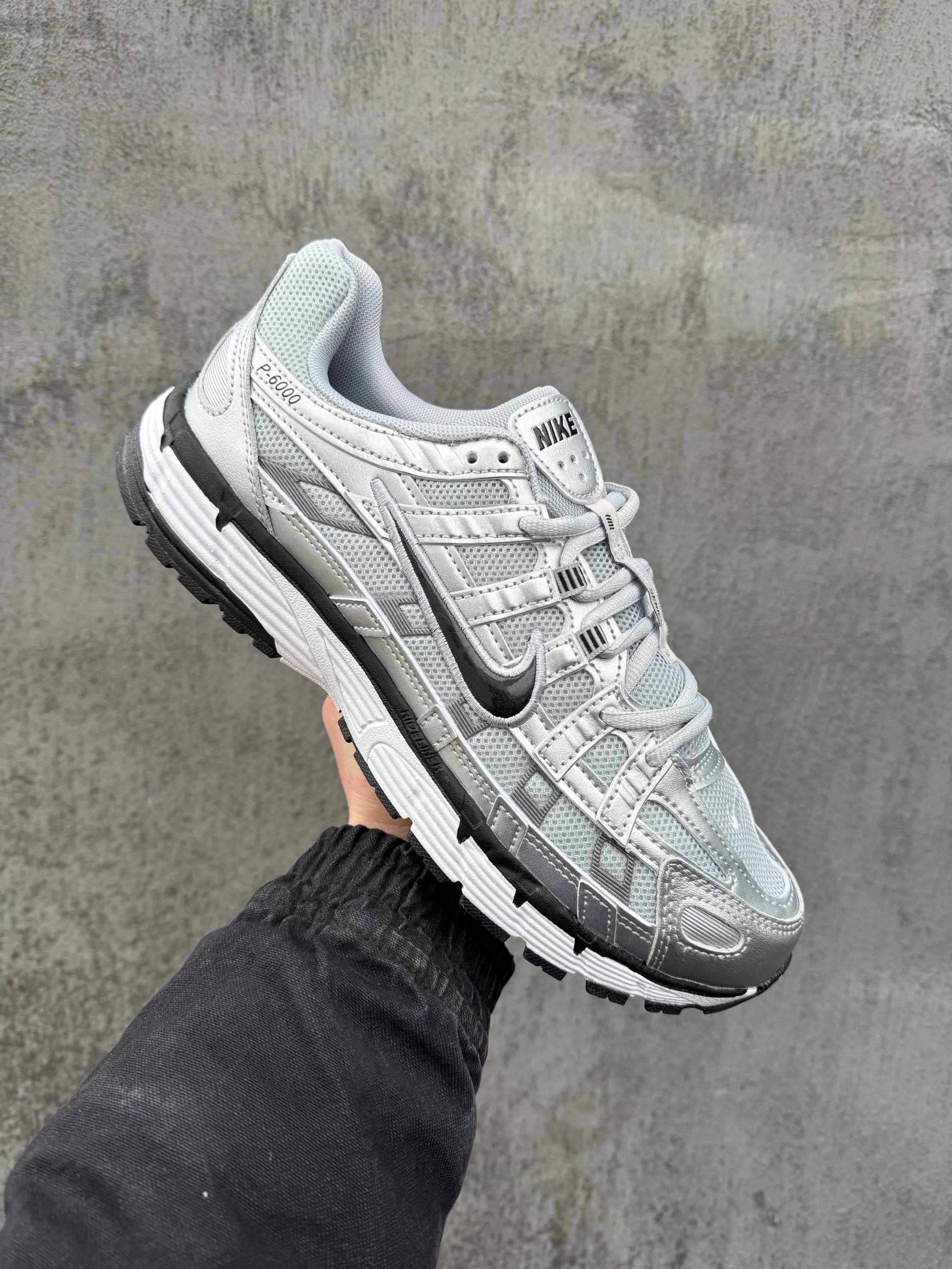 Nike P-6000 Silver/Black