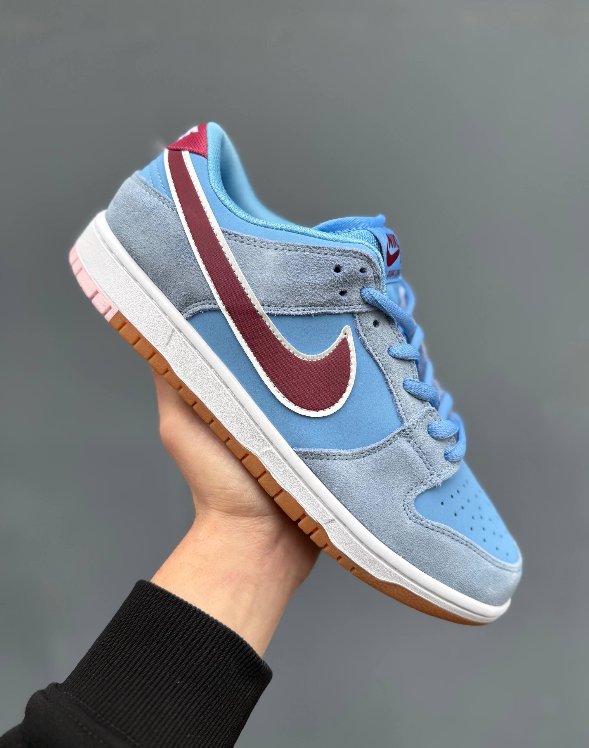 Nike SB Dunk x Philadelphia Phillies