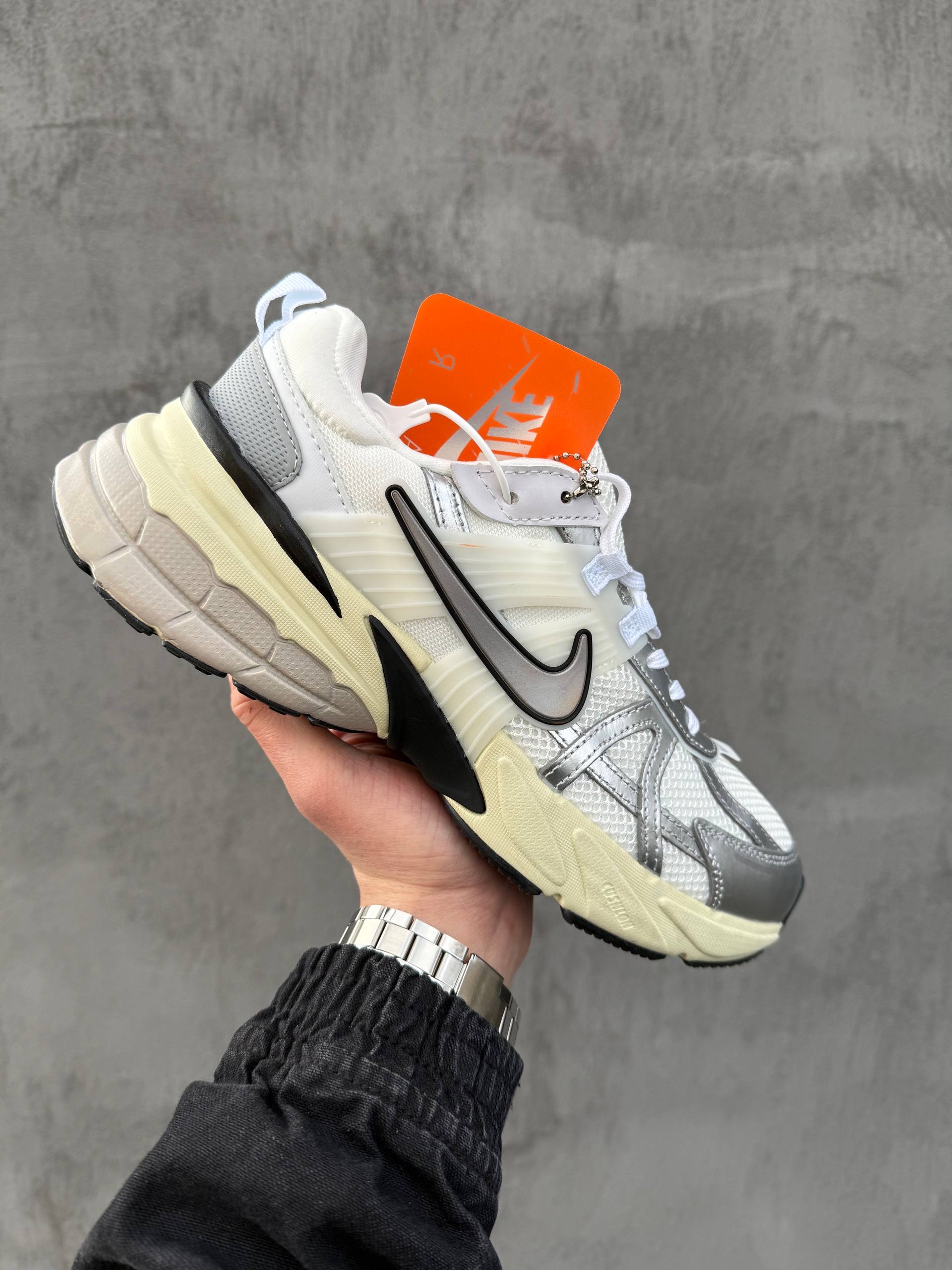 Nike V2K Runtekk «Summit White Metallic Silver»
