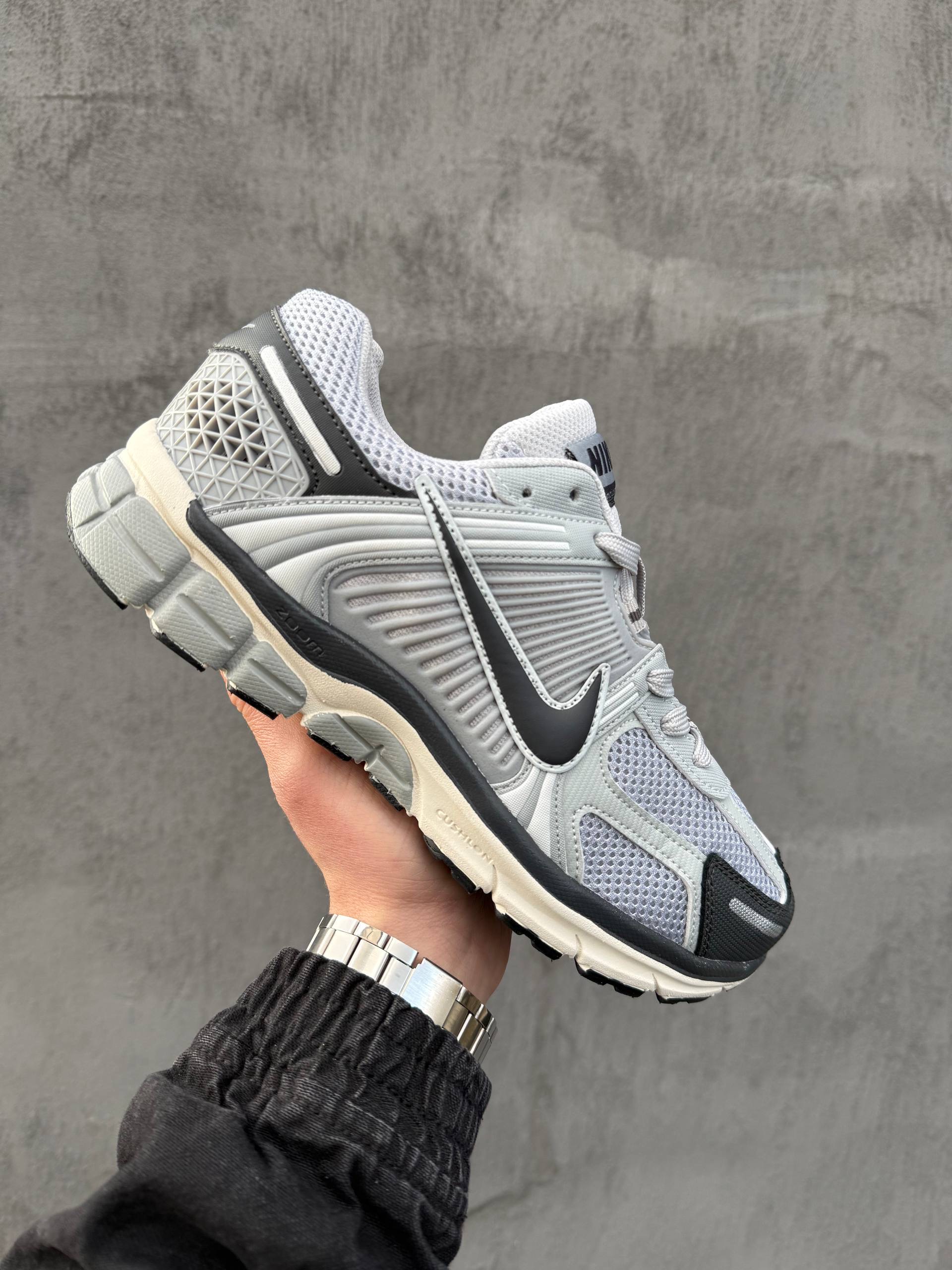 Nike Zoom Vomero 5 Black Beige