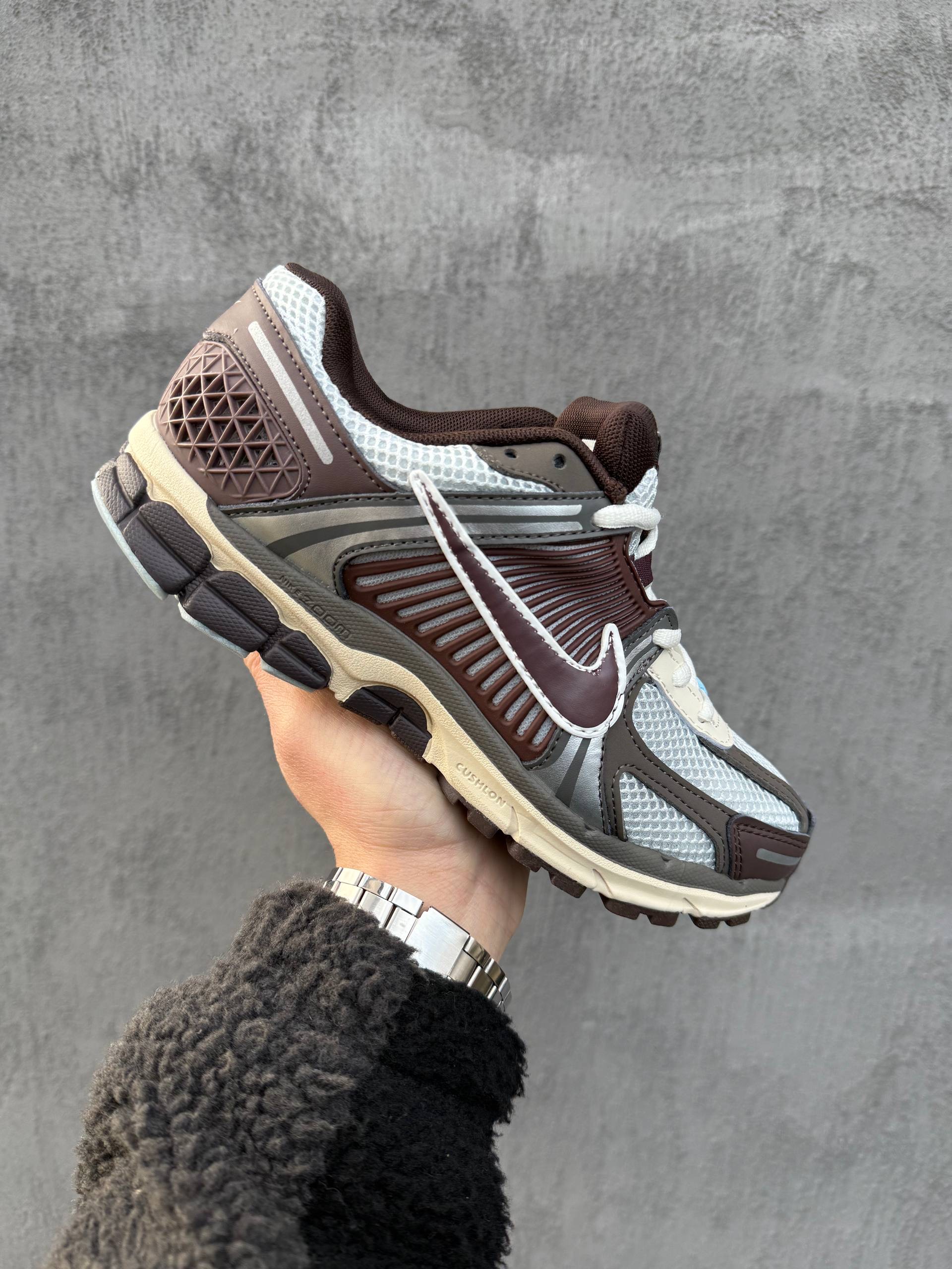 Nike Zoom Vomero 5 Brown