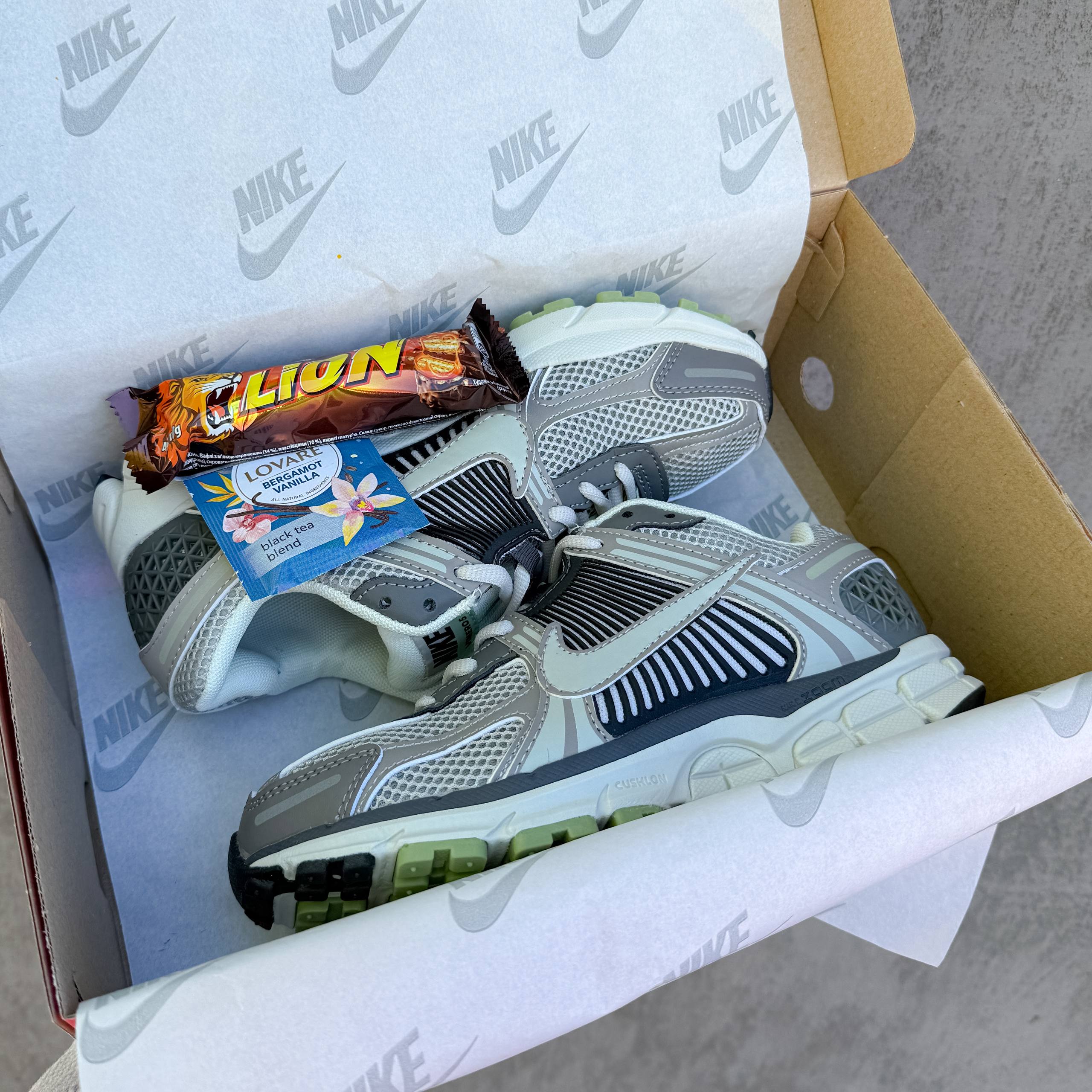 Nike Zoom Vomero 5 Grey/Black/Green