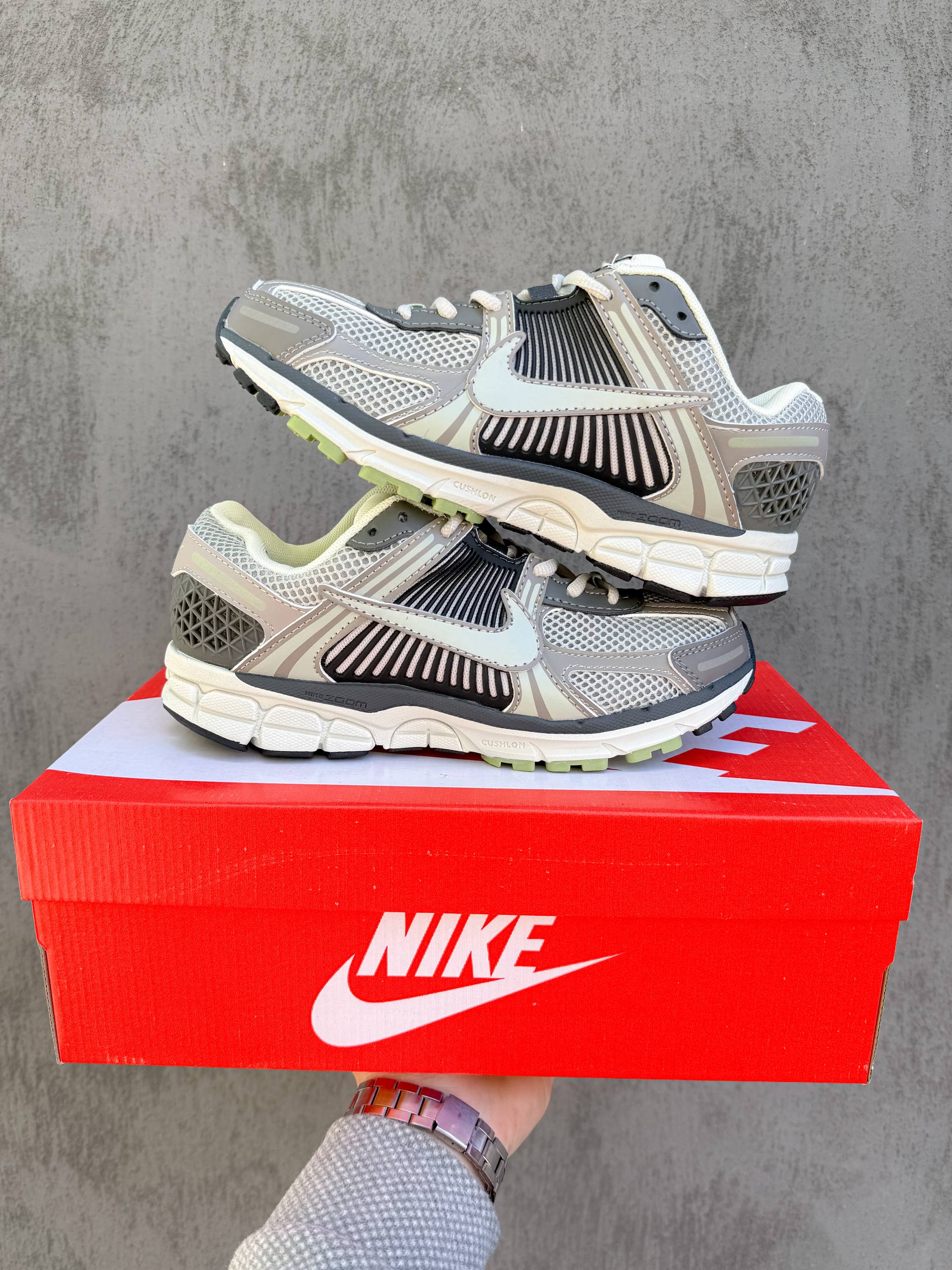 Nike Zoom Vomero 5 Grey/Black/Green
