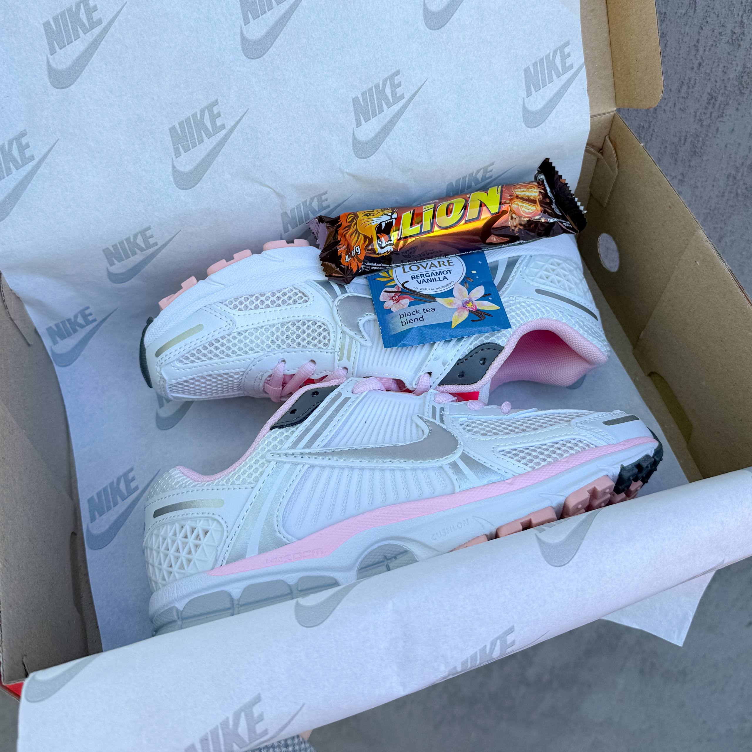 Nike Zoom Vomero 5 Pink