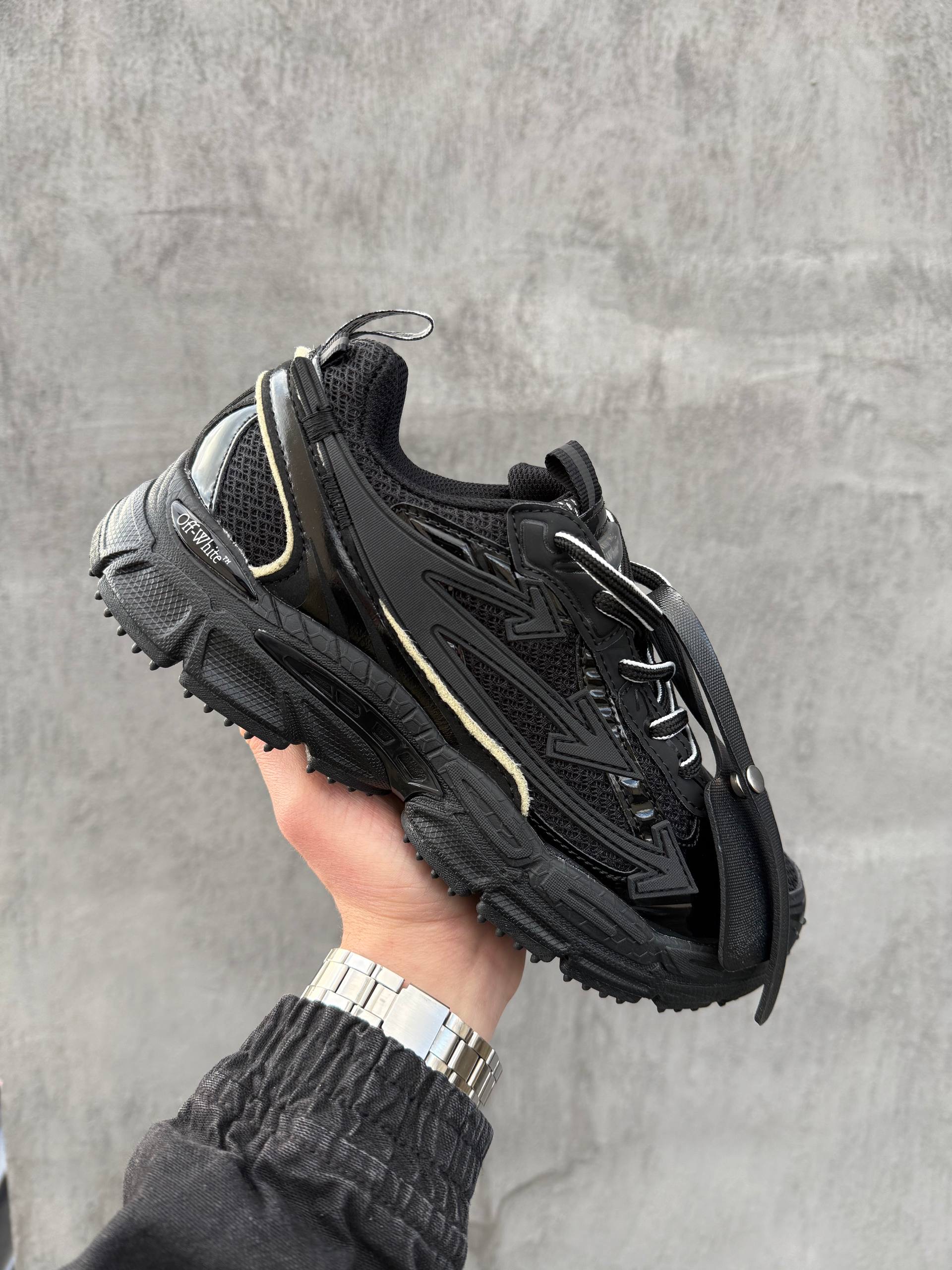 Off-White Be Right Back Black