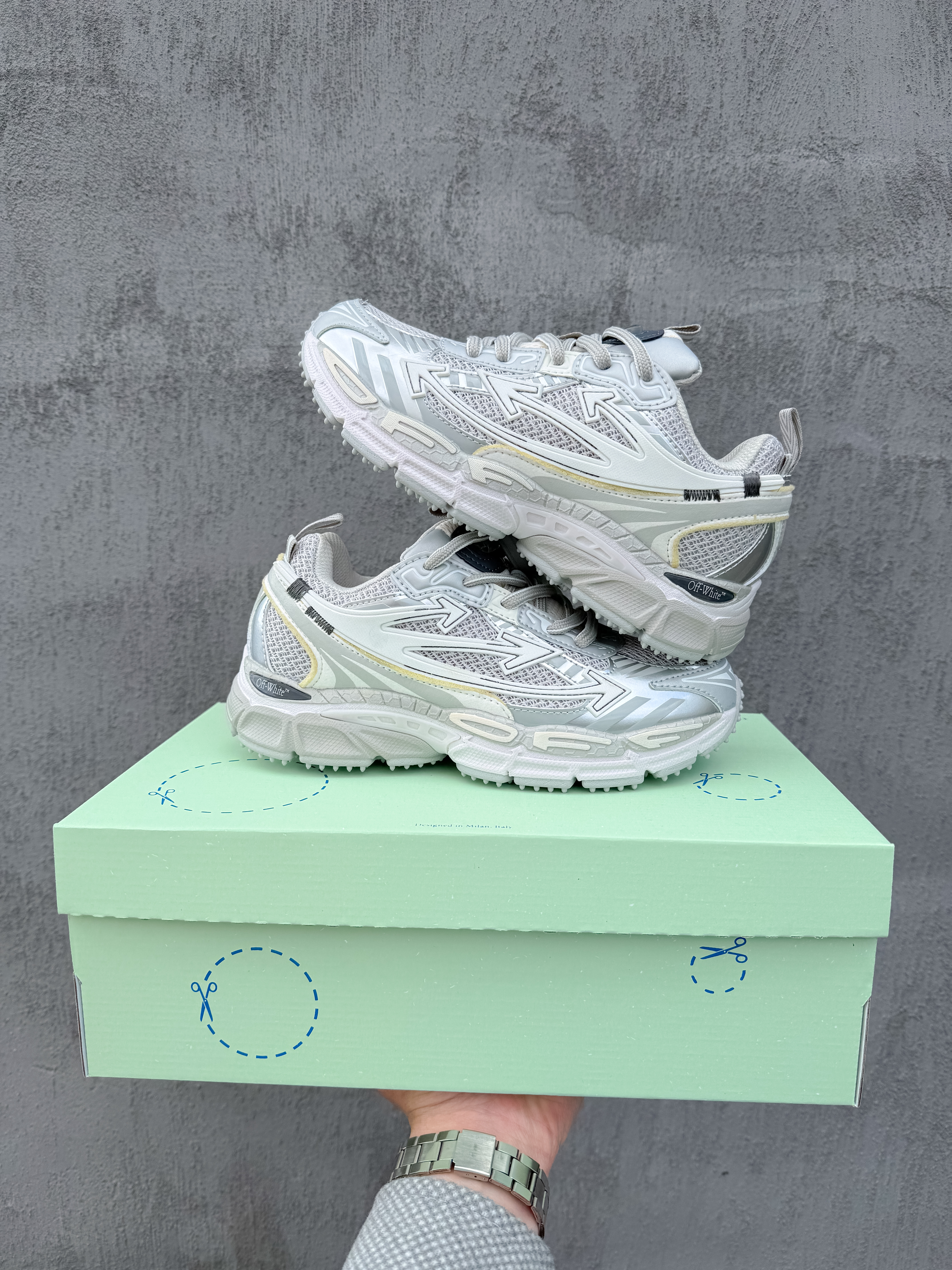 Off-White Be Right White