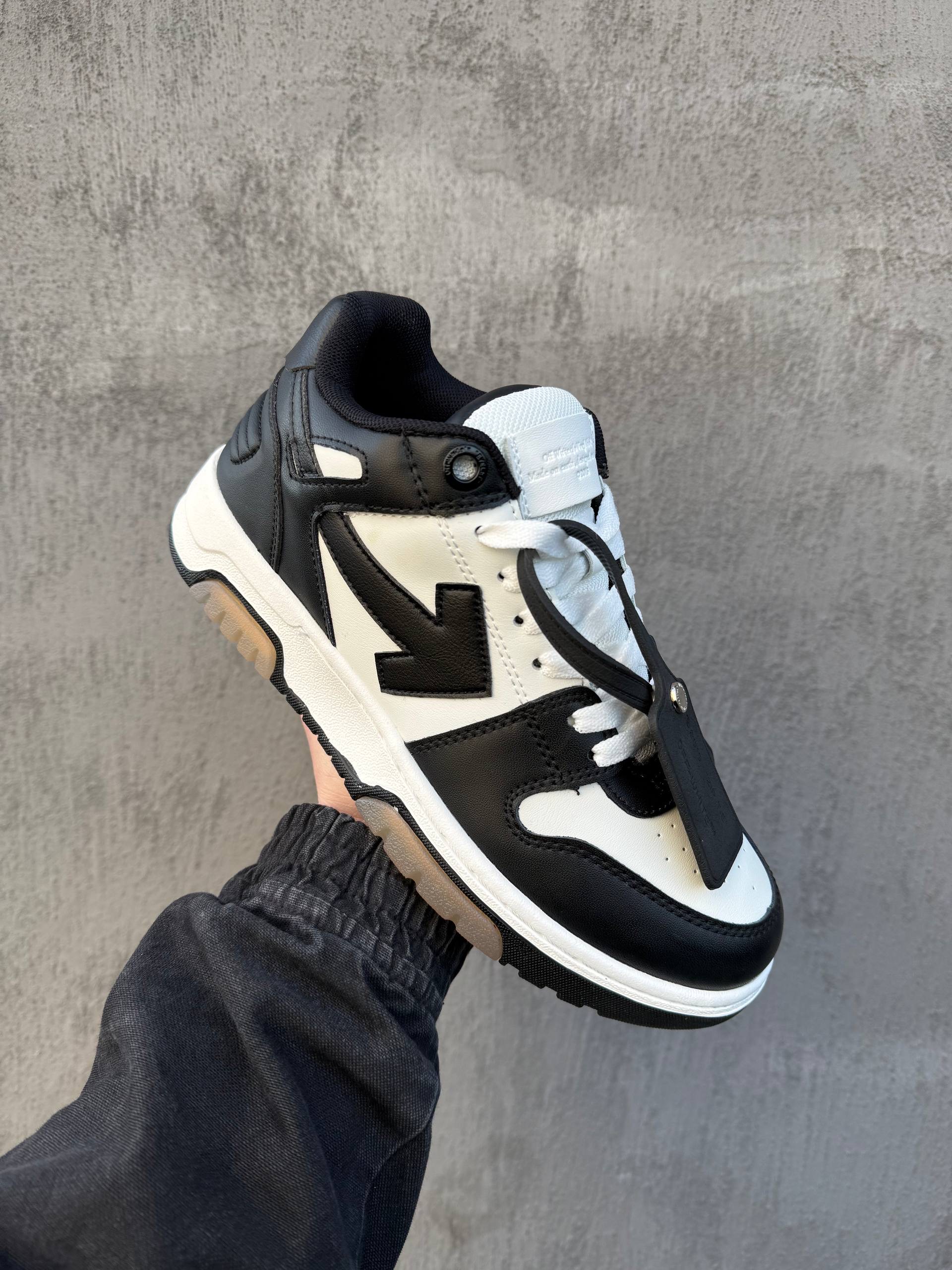 Off-White Out Of Office Black/White