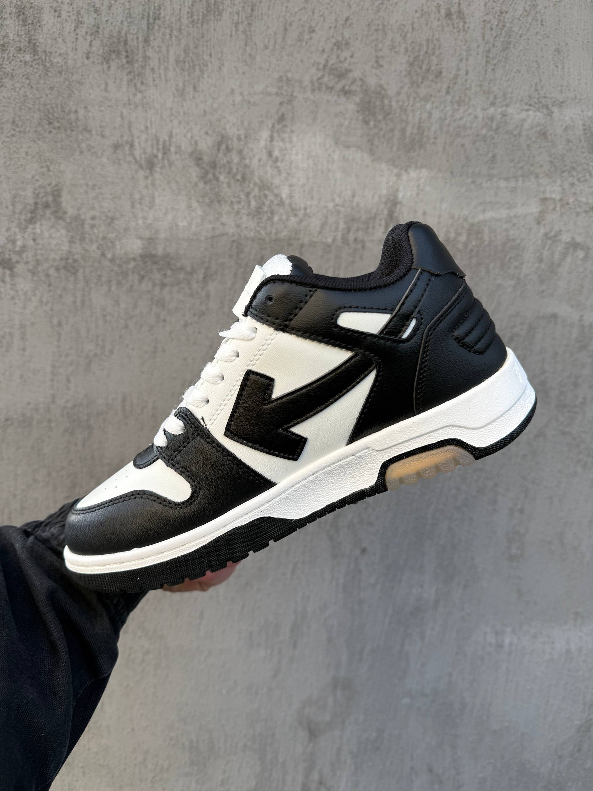 Off-White Out Of Office Black/White