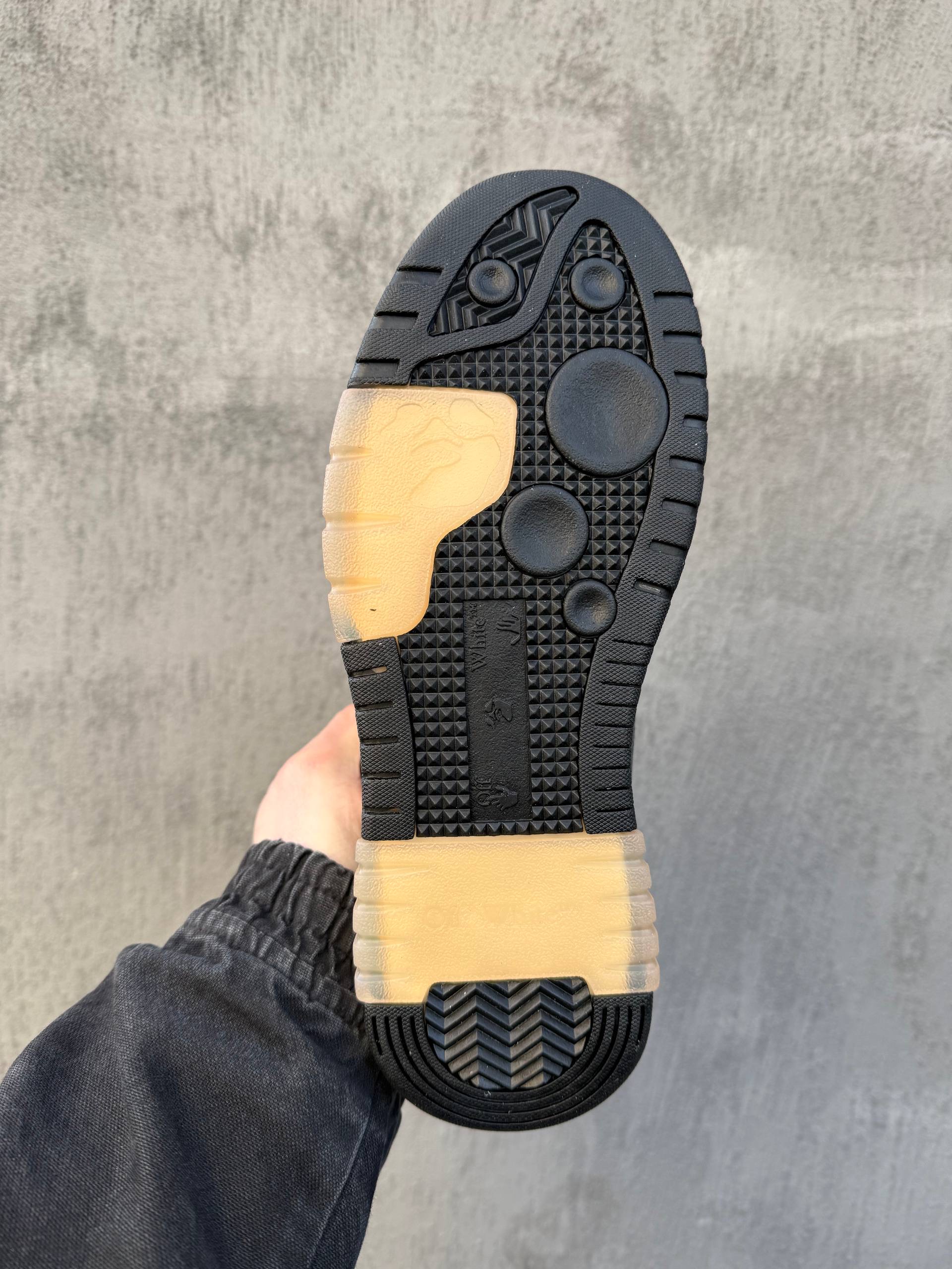 Off-White Out Of Office Black/White